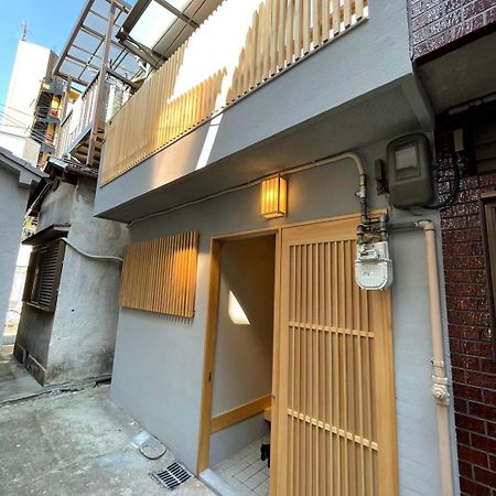 Tamatsukan 玉津館, Kansai Airport 關西空港 57 Mins, Namba 6 Mins, Nihonbashi 4 Mins, Universal Studio 37 Mins, Nara 30 Mins, Walk Jr Tsuruhashi 7 Mins, Early Check In Osaka Exteriör bild